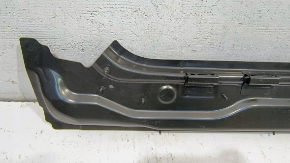 Audi OE 8U0801252 MBAP13 ВНУТРІШНІЙ ПОРІГ ПАНЕЛЬ ПРАВА AUDI Q3 8U0
