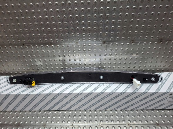 Fiat OE S26337862 ХРОМОВАНА НАКЛАДКА КЛАПАНА 0735516207 FIAT 500 2007-