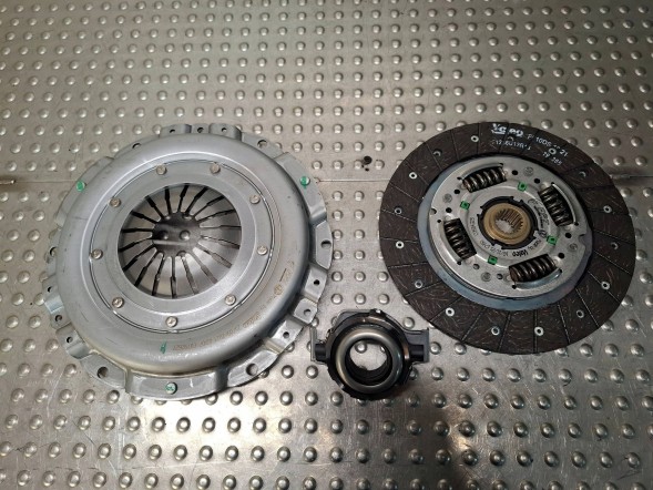 Fiat OE КОМПЛЕКТ ЗЧЕПЛЕННЯ FIAT DOBLO GRANDE PUNTO COMBO CO792627 71793045