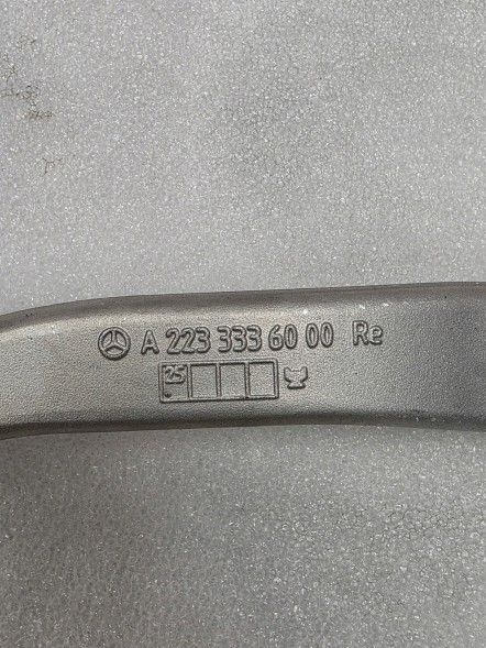 Mercedes-Benz OE A2233308605 Б/у коливач передній правий Mercedes W223 2WD A2233336000