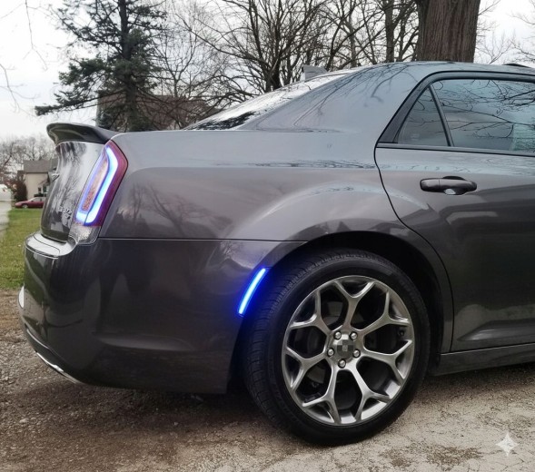Китай JGD-CHRYS15-FRSMRGB Габаритні LED ліхтарі – Передні та Задні – RGB + Пульт CHRYSLER 300 2015-2023