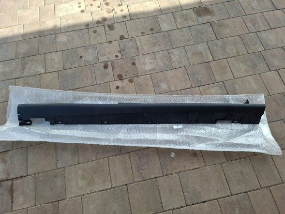 Ford OE b-max listwa progowa P. Права накладка порога Ford B-Max