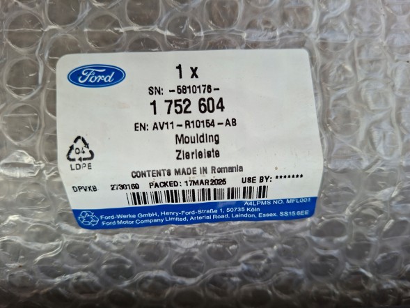Ford OE b-max listwa progowa P. Права накладка порога Ford B-Max