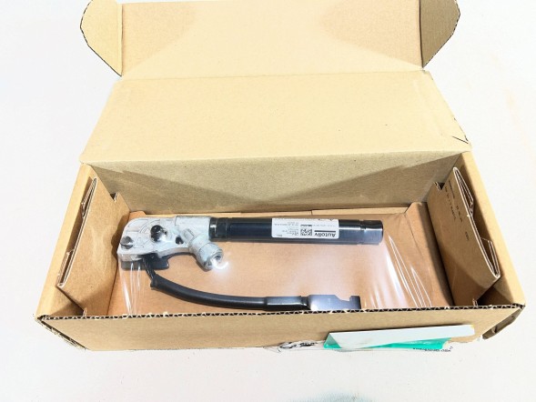 TESLA TECHNICS 1090324E1A pmi150921 КРІПЛЕННЯ ПЕРЕДНЬОГО ПАСУ БЕЗПЕКИ ПРАВЕ TESLA MODEL Y 1090324-E1-A