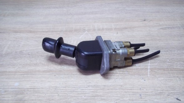 Wabco 9617231390 9617231390_M ручний гальмівний клапан rvi magnum