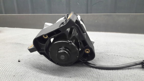 Mercedes-Benz OE A0004304200 Насос підтиску мерседес w254 a254 w213