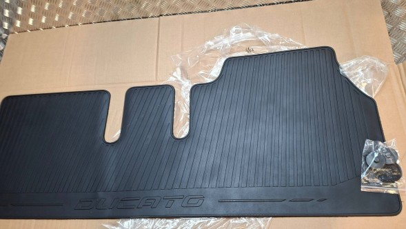 Fiat OE S26336117 ГУМОВІ КИЛИМКИ 50290633 FIAT DUCATO 2006-