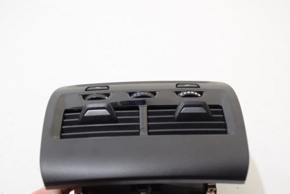 BMW OE 9399965 6828058 6828057 BMW BMW X5 G05 G06 Решітка припливу задньої частини центрального тунелю Перемикач нагріву дивана