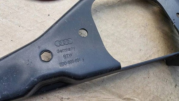 Audi OE 8D0805851F Посилення бампера та оригінальне OE нижнє Audi A4 B5