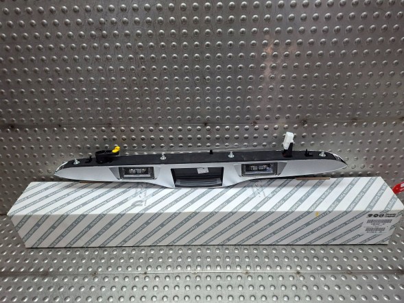 Fiat OE S26337894 ХРОМОВАНА НАКЛАДКА КЛАПАНА 0735516207 FIAT 500 2007-