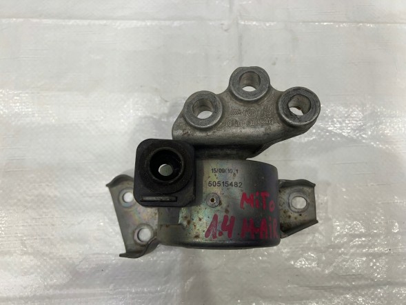 Fiat OE FIAT JEEP PAW ТРАНСМІСІЯ КРІПЛЕННЯ ДВИГУНА 50515482