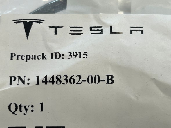 Tesla Модель X 2015- Зв'язка пневматичної підвіски ліва 1448362-00-B