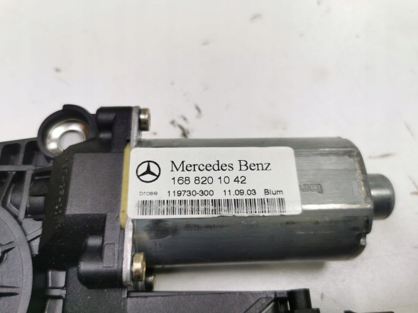 Mercedes-Benz OE ЕЛЕКТРОДВИГУН ПЕРЕДНЬОГО ПРАВОГО СКЛОПІДЙОМНИКА MERCEDES-BENZ A KLASA A1688201042
