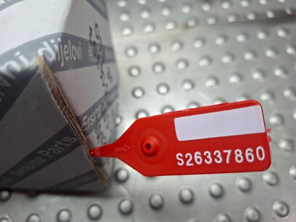 Fiat OE S26337860 ХРОМОВАНА НАКЛАДКА КЛАПАНА 0735516207 FIAT 500 2007-
