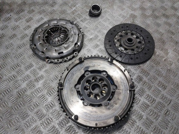 Mazda OE 415048310 Комплект зчеплення Mazda OE - двомасовий маховик, Дизель, Європа