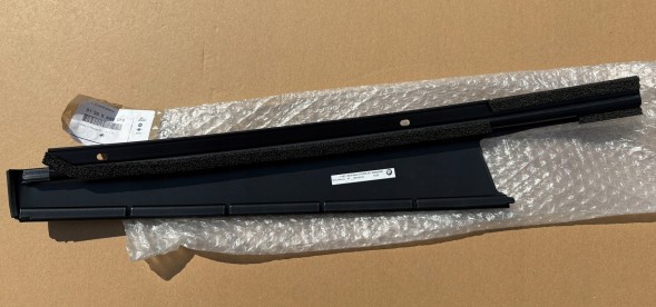 BMW OE 51355A56DF6 5A56DF6 ( INTRAD ) Захисна накладка стійки B дверей, задня права BMW 5 F11 LCI F11 F10 F10 LCI