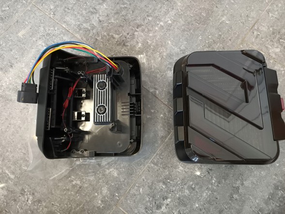 Китай LED-JL-JLU-NEW-S-shape LED ліхтарі задні Jeep Wrangler Rubicon JL JLU S-TYPE ЄВРОПА Затемнені
