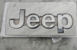 Mopar 68464753AC ЕМБЛЕМА НА КАПОТ JEEP GRAND CHEROKEE 2021 - 2025 рр.