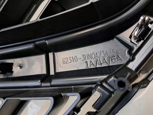Nissan OE NISSAN MICRA K13 LIFT GRILL ATRAPA CHŁODNICY 62310-3HN0A NOWY ORYGINAŁ МУЛЯЖ РЕШІТКИ РАДІАТОРА NISSAN MICRA K13 РЕСТАЙЛІНГ 62310-3HN0A ОРИГІНАЛ