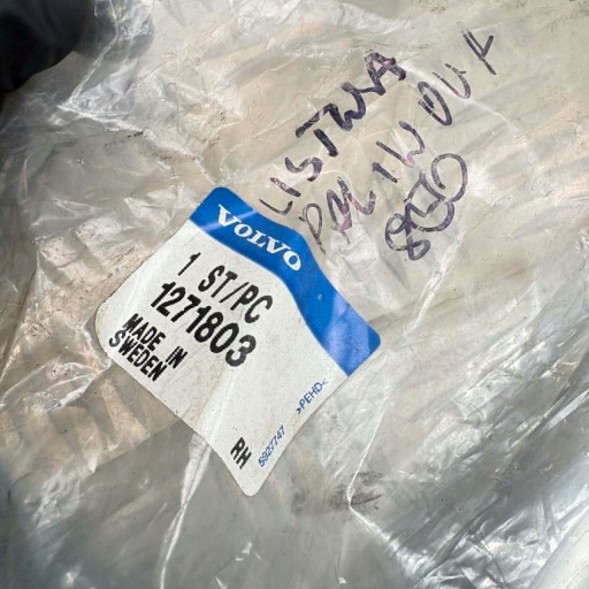 Volvo OE 1271803 ПЛАНКА ІНЖЕКТОРА V70 I XC70 I 850