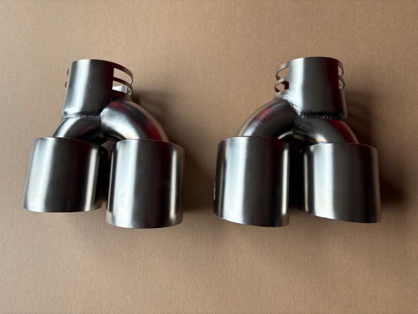 BM KOŃCÓWKI WYDECHU 2PARY KOŃCÓWEK 101MM SREBRNE BMW M НАСАДКИ ВИХЛОПНОЇ ТРУБИ 2 ПАРИ НАСАДОК 101MM M340 M240 M440 СРІБНІ BMW g20 g22 g42