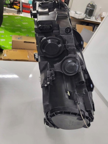 Volkswagen OE Фара Передня права сторона Volkswagen Golf VI 89319349 VALEO 043851