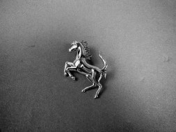 Ferrari OE 825848 TP Емблема логотипу HORSE Ferrari Cavallino Rampante 296GTB 488 PISTA 825848