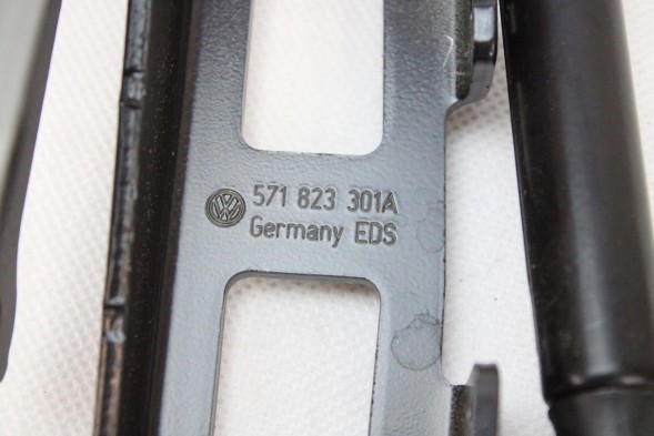 Volkswagen OE 571823301A N6 ОРГ ШАРНІР МАСКИ ЛІВИЙ VOLKSWAGEN TIGUAN III C9X 571823301A