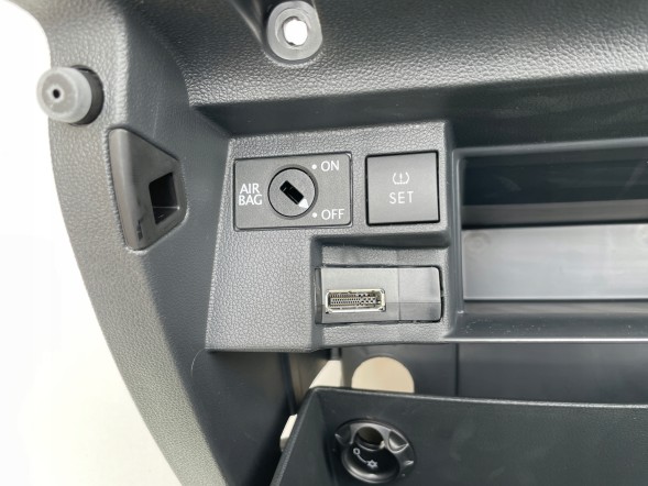 Volkswagen OE 5C7857097AC 5N0035342G _auditeile_ Буфер обміну пасажира 5C7857097AC AMI 5N0035342G VW Jetta 5C Lift