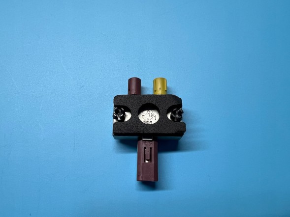Mercedes-Benz OE 2128704089, A2128704089, A-212-870-40-89 ПІДСИЛЮВАЧ АНТЕНИ ДУПЛЕКСЕР MERCEDES-BENZ OE A2128704089