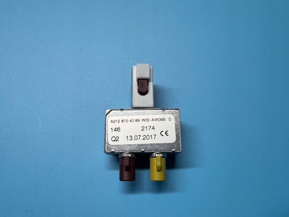 Mercedes-Benz OE 2128704089, A2128704089, A-212-870-40-89 ПІДСИЛЮВАЧ АНТЕНИ ДУПЛЕКСЕР MERCEDES-BENZ OE A2128704089