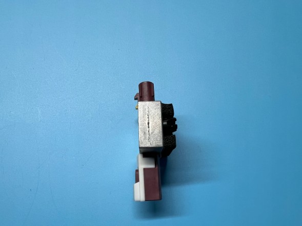 Mercedes-Benz OE 2128704089, A2128704089, A-212-870-40-89 ПІДСИЛЮВАЧ АНТЕНИ ДУПЛЕКСЕР MERCEDES-BENZ OE A2128704089