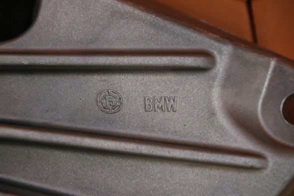 BMW OE BMW G01 G02 G05 G06 G07 ŁAPA SILNIKA LEWA 6861555 STAJNIA 1963 BMW G01 G02 G05 G06 G07 ЛАПА ДВИГУНА ЛІВА 6861555