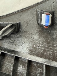 1506969-00-D + 1506968-00-D Tesla Y 20-25 ОБЛИЦЮВАННЯ ПОРОГУ ЗАДНЄ ЛІВЕ 1622193-00-D НОВЕ