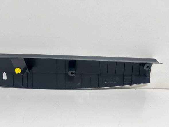 Ford OE R2KBS46404AAW Ford Explorer EV VII R2KB-S46404-AAW Напрямна кріплення захисту