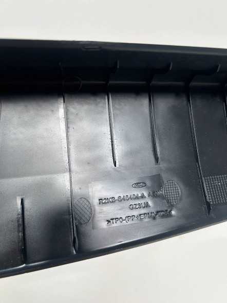 Ford OE R2KBS46404AAW Ford Explorer EV VII R2KB-S46404-AAW Напрямна кріплення захисту