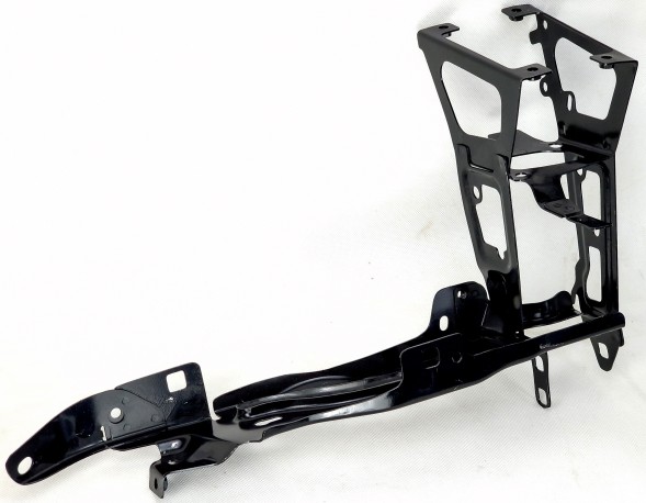 KAMEX KAMEX - 51648055670 КРОНШТЕЙН КРІПЛЕННЯ ФАРИ БОРТИК ПЕРЕДНЬОГО РЕМЕНЯ BMW М3 М4 F80 F82 ПРАВИЙ
