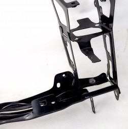 KAMEX KAMEX - 51648055670 КРОНШТЕЙН КРІПЛЕННЯ ФАРИ БОРТИК ПЕРЕДНЬОГО РЕМЕНЯ BMW М3 М4 F80 F82 ПРАВИЙ