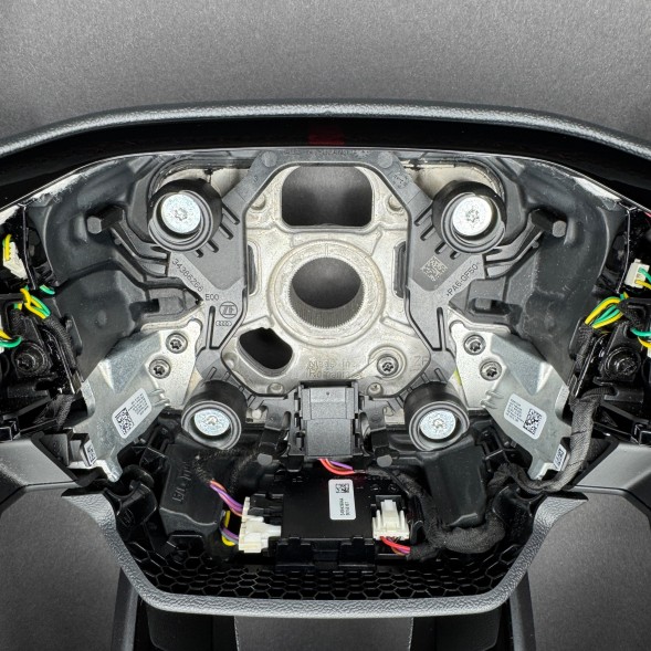 Audi OE 82A419091BF IXJ Кермо Audi RS3 8Y RS5 Алькантара червона нитка