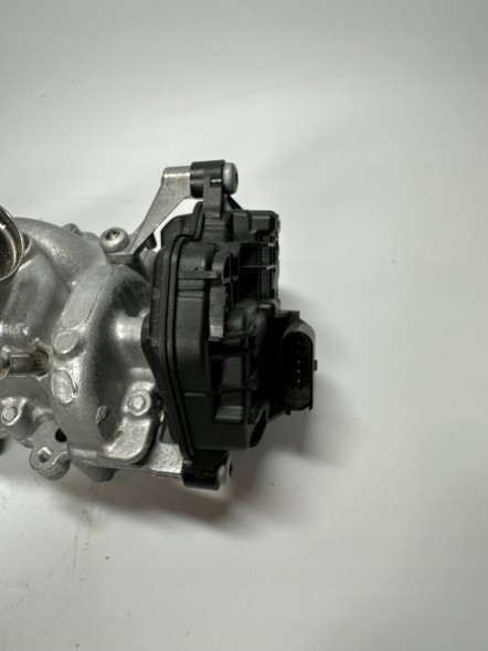Volkswagen OE 04E907593 Volkswagen oe 04е907593 водяний насос новий