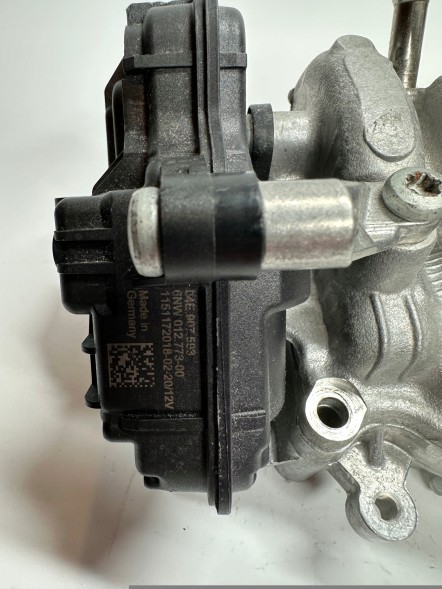 Volkswagen OE 04E907593 Volkswagen oe 04е907593 водяний насос новий