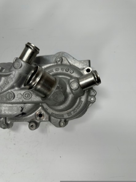 Volkswagen OE 04E907593 Volkswagen oe 04е907593 водяний насос новий