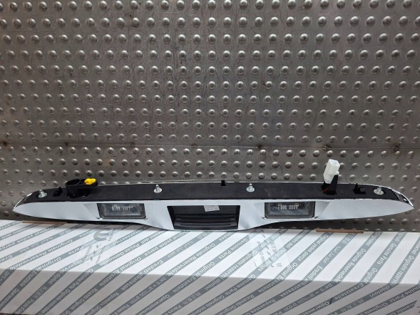 Fiat OE S26337888 ХРОМОВАНА НАКЛАДКА КЛАПАНА 0735516207 FIAT 500 2007-