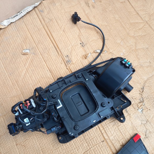 Hyundai OE HYUNDAI KONA 18- KLAPKA ZAŚLEPKA GNIAZDO ŁADOWANIA 86340-K4000 NOWY ELEKTRYK HYUNDAI КОНЯ 18- РОЗКЛАДАЧКА ЗАГЛУШКА РОЗ'ЄМ ЗАРЯДКИ 86340-K4000 ЕЛЕКТРИКА