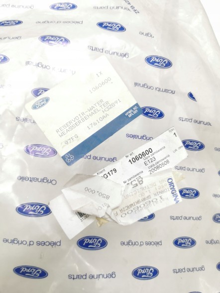Ford OE 1060600 Бак для омивачів лобового скла ford fiesta (1995 - 2001) 1060600