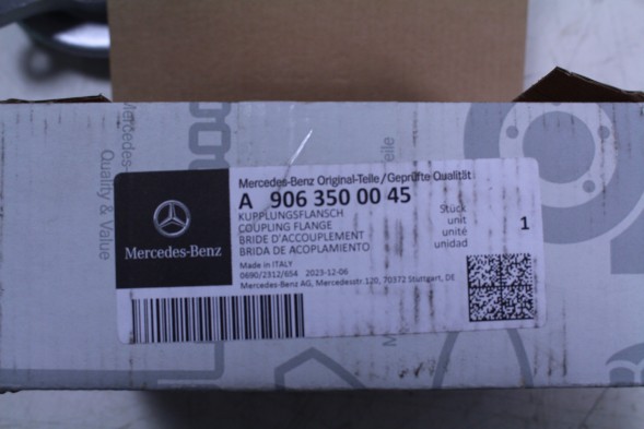 Mercedes-Benz OE ФЛАНЕЦ ЗАДНЬОГО МОСТУ MERCEDES A9063500045
