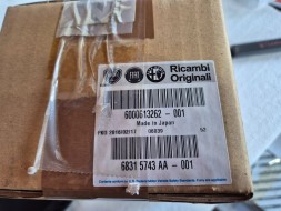 Fiat OE Підлокітник центрального тунелю 6000613262 / 68315743AA Fiat 124 Spider 17-