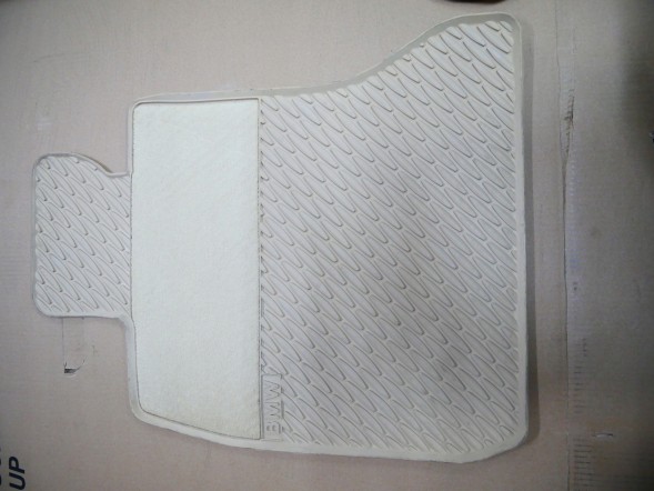 BMW OE BMW F01 F02 F04 DYWANIKI GUMOWE PRZEDNIE ZESTAW KPL DYWANIKÓW 51472147948 2147948 BMW F01 F02 F04 ГУМОВІ КОВРИКИ ПЕРЕДНІ КОМПЛЕКТ КОВРИКІВ 51472147948
