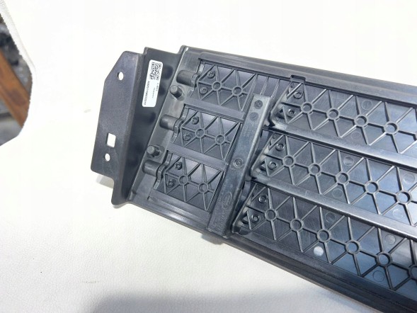 Land Rover OE N9X2-8475-A pmi150921 НАПРАВЛЯЮЧА ПОВІТРЯ, ЖАЛЮЗІ ПОВІТРОЗАБІРНИКА RANGE ROVER SPORT III L461 N9X2-8475