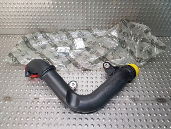 Alfa Romeo OE 68301389AA ТРУБА ПОВІТРОЗАБІРНИКА ALFA ROMEO GIULIA STELVIO 50533804 ОРИГІНАЛ